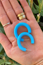 Load image into Gallery viewer, Cindy Color Block Hoops