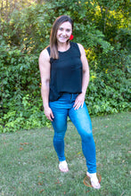 Load image into Gallery viewer, Kelly Sleeveless Frocket Top
