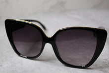 Load image into Gallery viewer, Evelyn Classic Sunglasses
