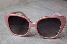 Load image into Gallery viewer, Evelyn Classic Sunglasses
